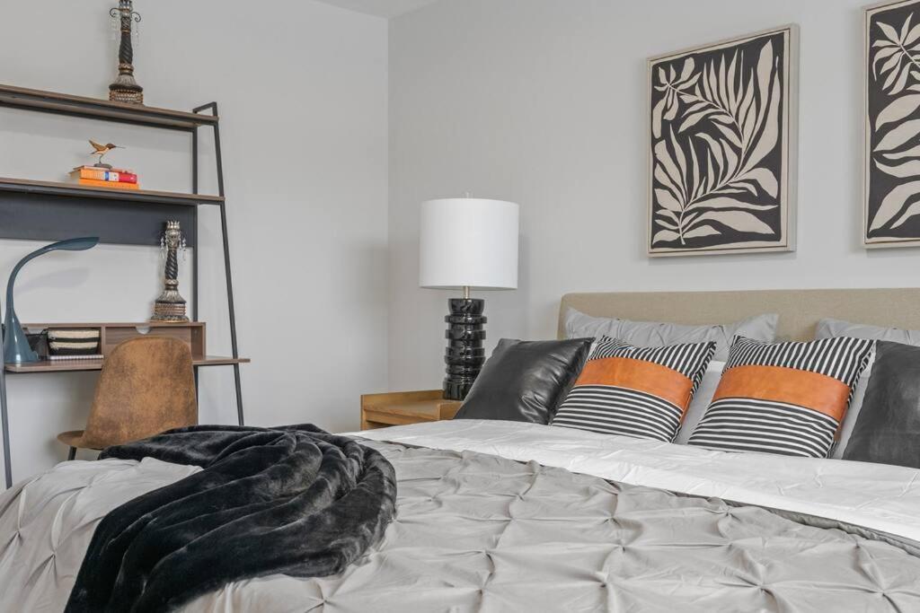Luxury-4Bed With Ac-86"Tv-Brandnew In Cranston, Calgary Villa Exterior photo